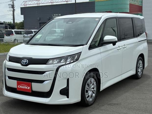 Toyota Noah 2022 Pearl