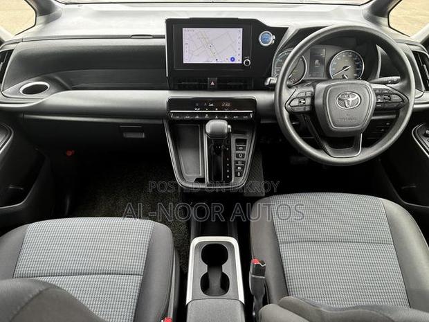 Toyota Noah 2022 Pearl