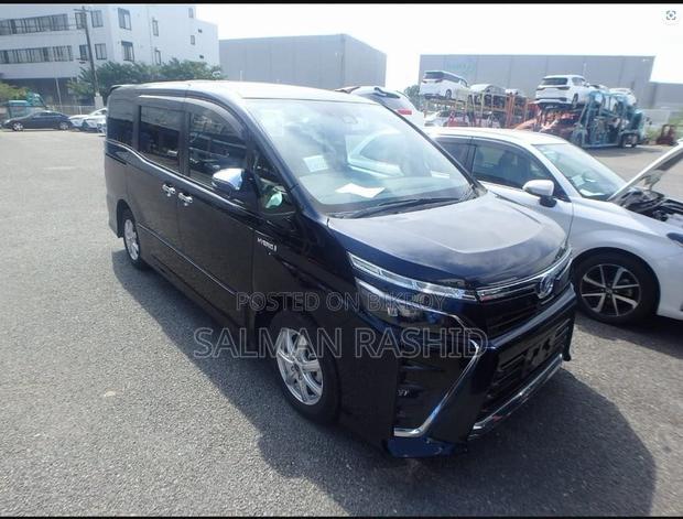 Toyota Voxy 2020 Blue