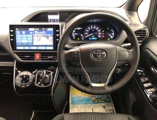 Toyota Voxy 2020 Blue