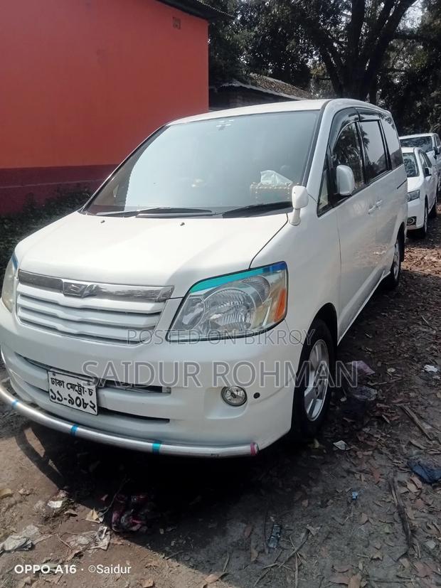 Toyota Noah 2003 Pearl