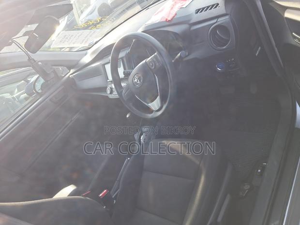 Toyota Axio 2021 Silver