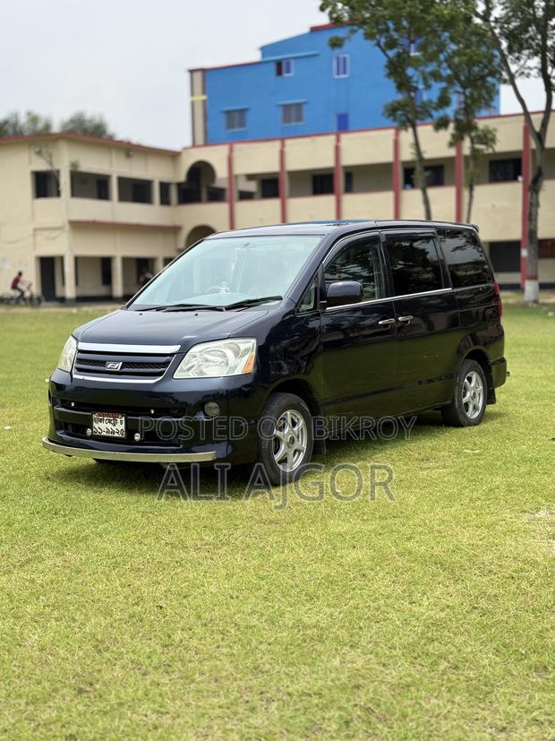 Toyota Noah 2005 Black
