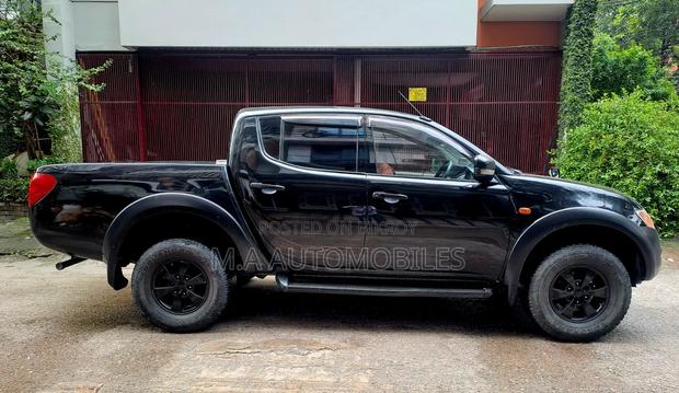 Mitsubishi L200 2006 Black