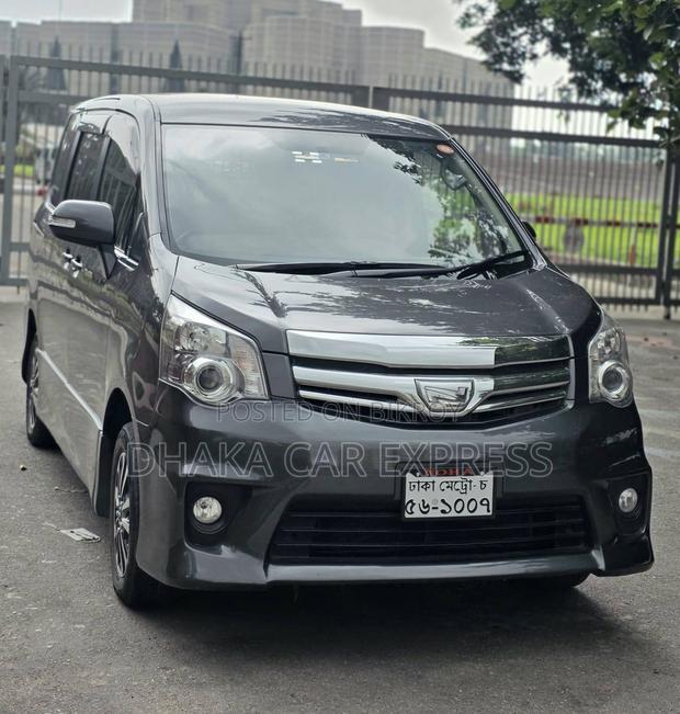 Toyota Noah 2011 Gray