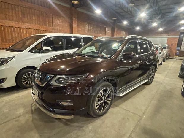 Nissan X-Trail 2021 Brown