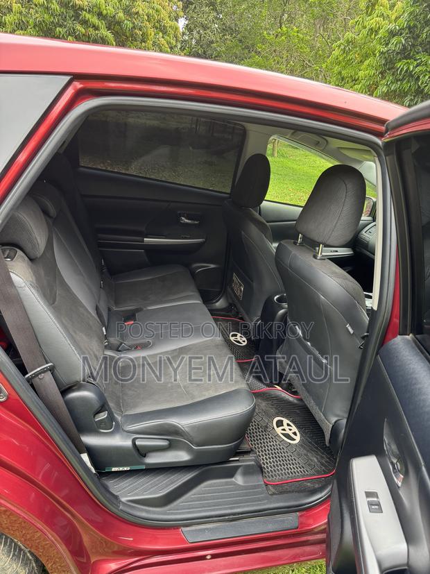 Toyota Prius 2018 Maroon