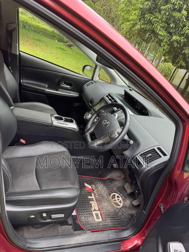 Toyota Prius 2018 Maroon