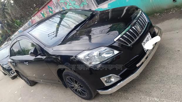 Toyota Premio 2013 Black