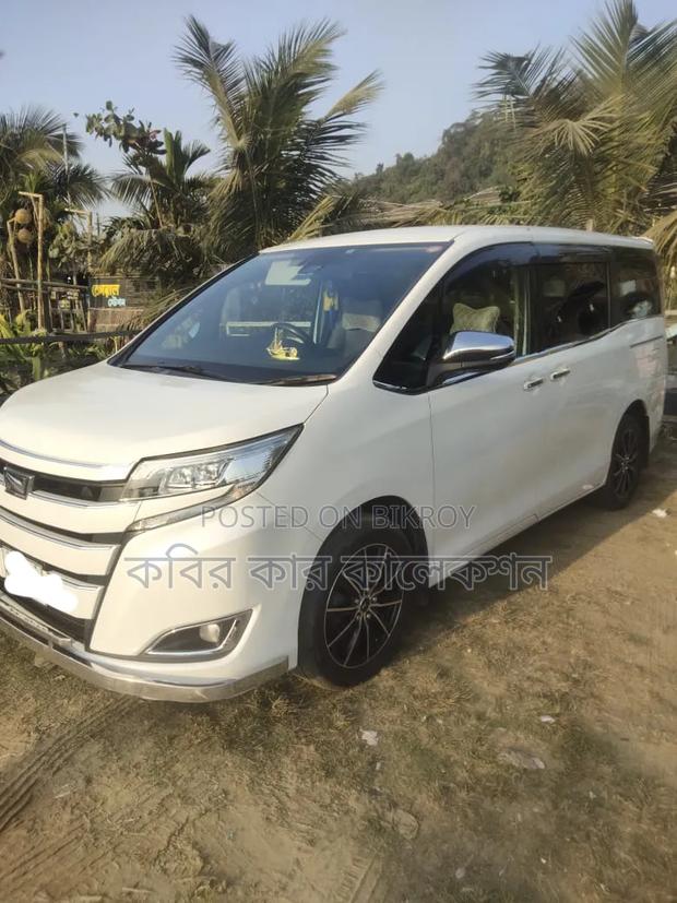 Toyota Noah 2017 Pearl