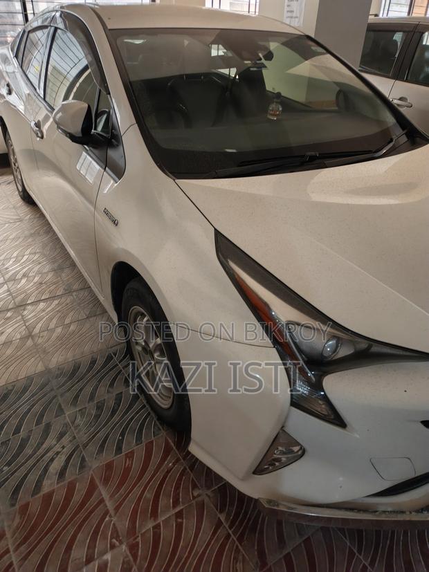 Toyota Prius 2017 White