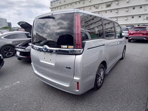 Toyota Noah 1.8 FWD Hybrid (7 Seater) 2021 Silver