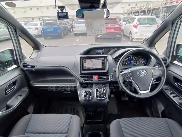 Toyota Noah 1.8 FWD Hybrid (7 Seater) 2021 Silver
