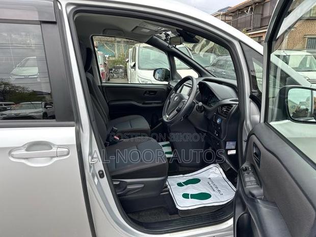 Toyota Noah 2021 Silver