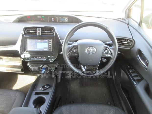 Toyota Prius 2021 Red
