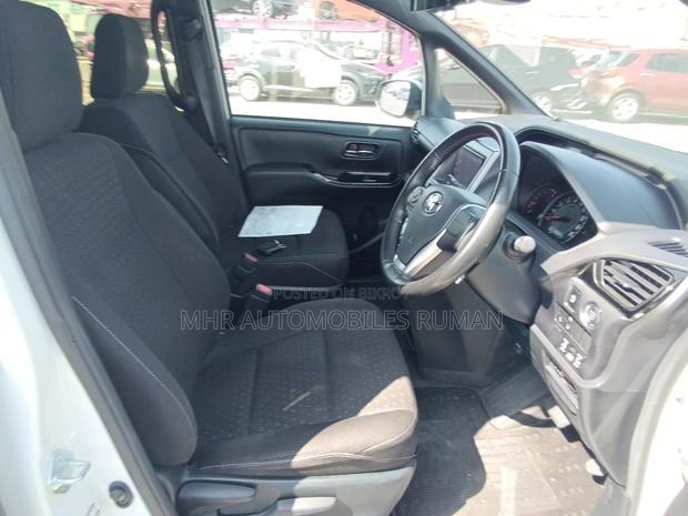 Toyota Noah 2.0 AWD (8 Seater) 2021 Pearl