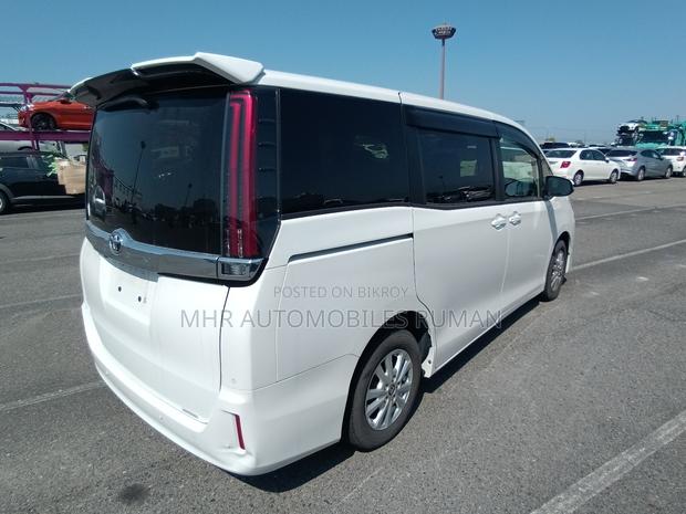 Toyota Noah 2.0 AWD (8 Seater) 2021 Pearl