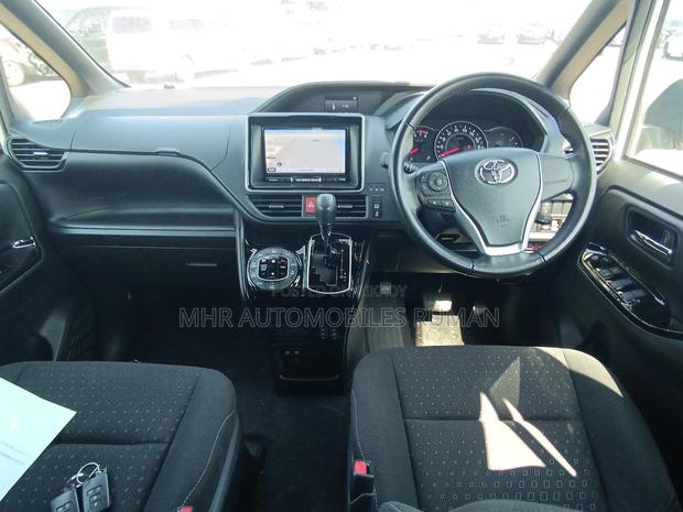 Toyota Noah 2.0 AWD (8 Seater) 2021 Pearl