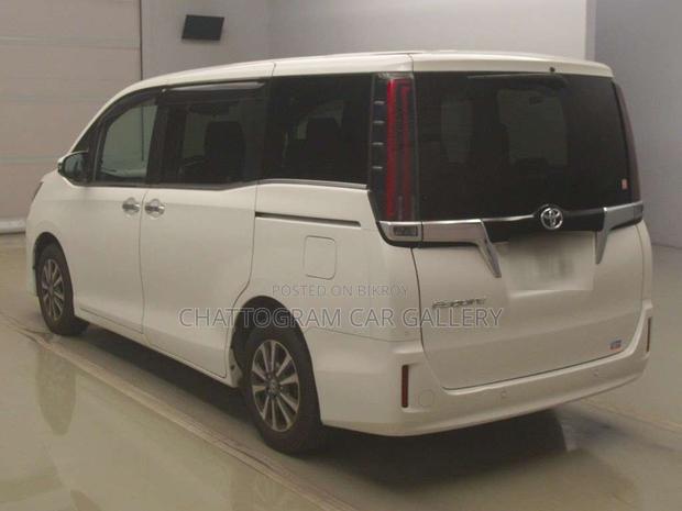 Toyota Esquire 2021 Pearl