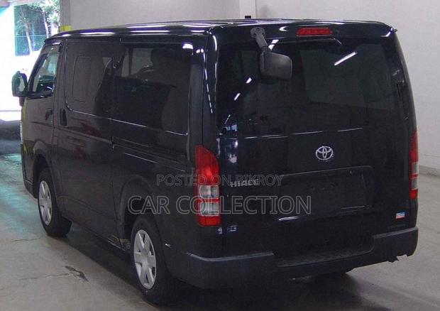 Toyota HiAce 2021 Black