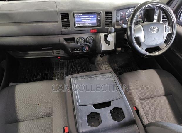 Toyota HiAce 2021 Black