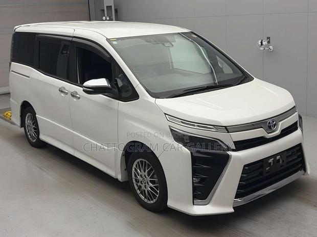 Toyota Voxy 2021 Pearl