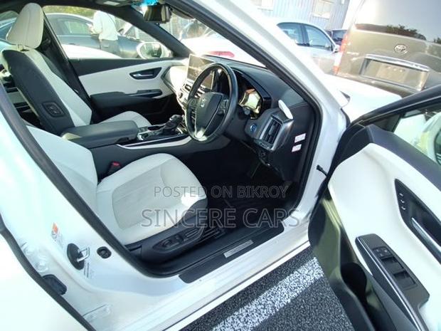 Toyota Crown 2021 Pearl