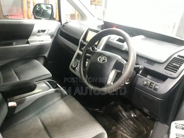 Toyota Noah 2013 Black