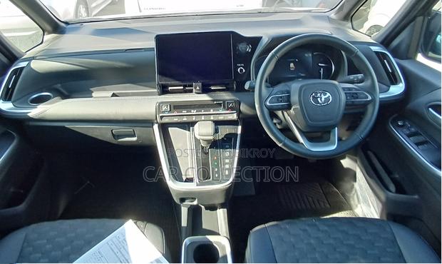 Toyota Voxy 2024 Black