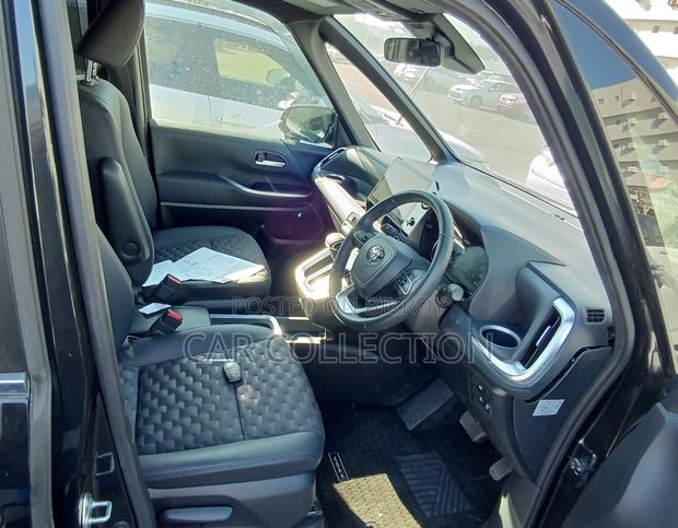 Toyota Voxy 2024 Black