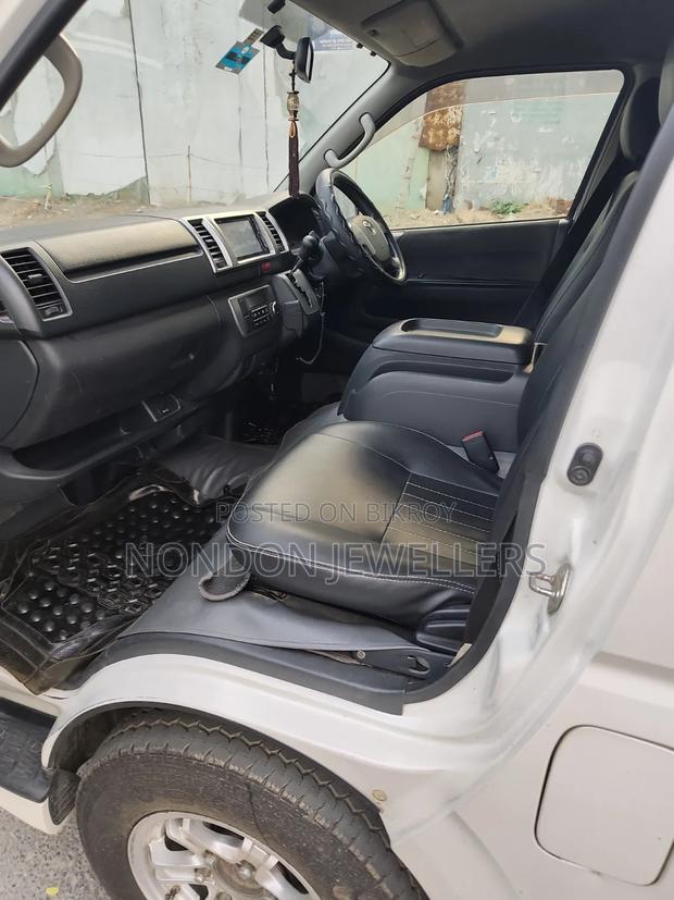 Toyota HiAce 2015 Pearl