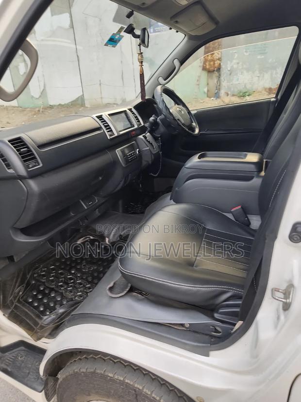Toyota HiAce 2015 Pearl
