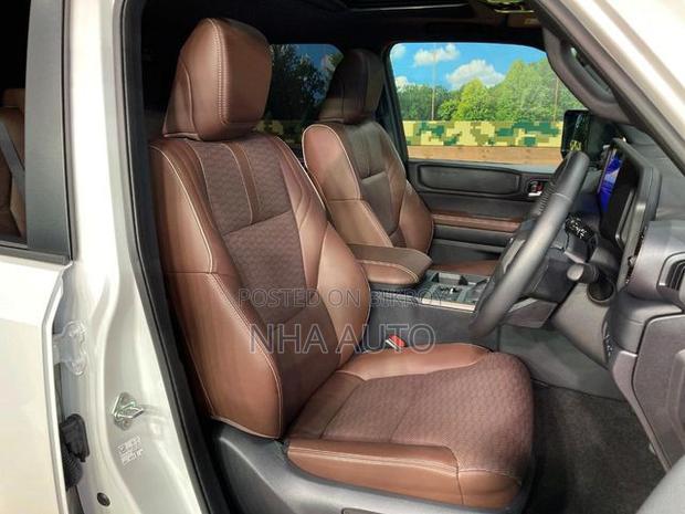 Toyota Land Cruiser LC250 2024 White