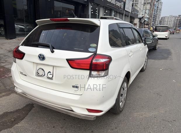 Toyota Corolla Fielder 1.5 Hybrid FWD 2017 White