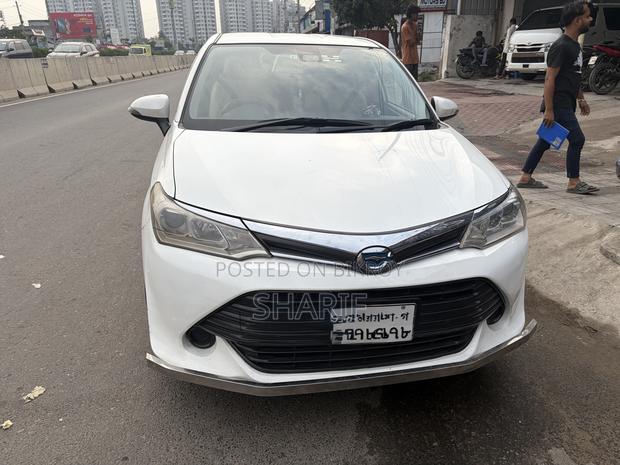 Toyota Corolla Fielder 1.5 Hybrid FWD 2017 White