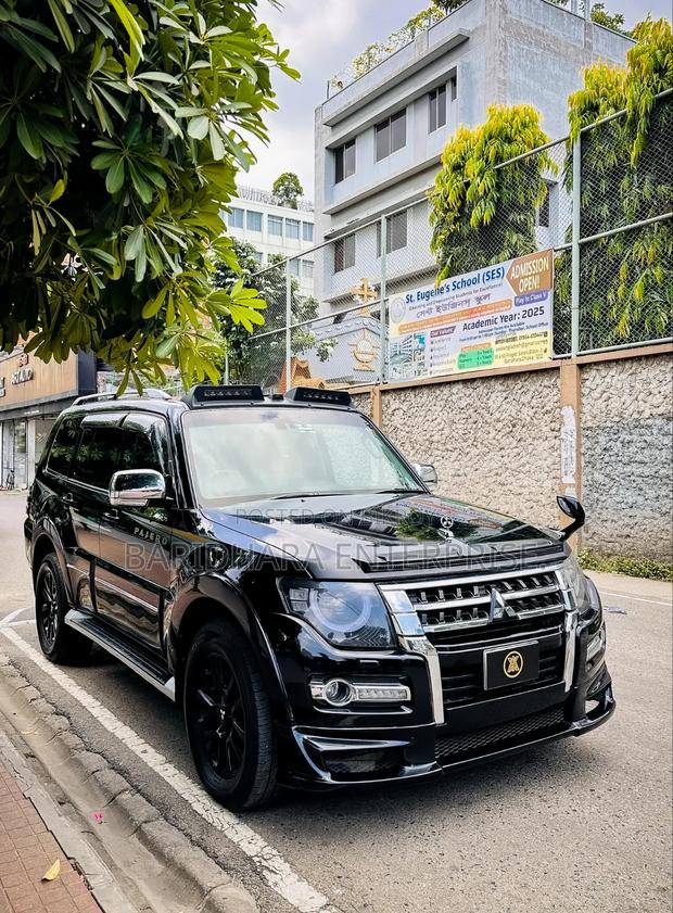 Mitsubishi Pajero 2010 Black