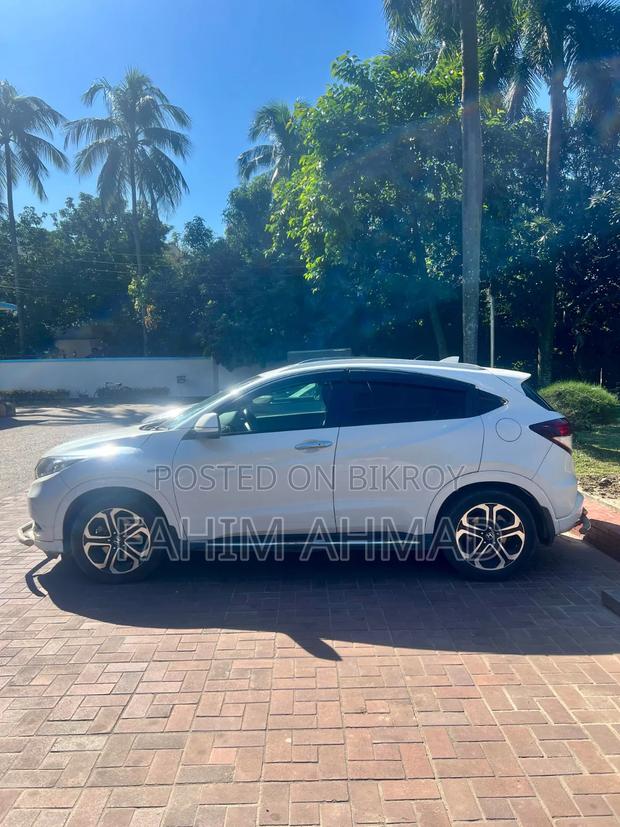Honda Vezel 2017 White