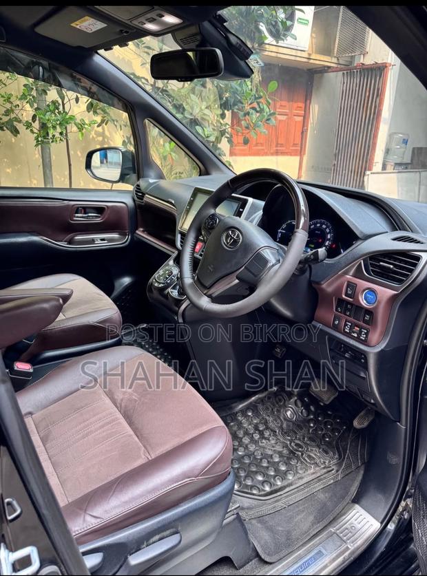 Toyota Esquire 2.0 FWD (7 seater) 2017 Black