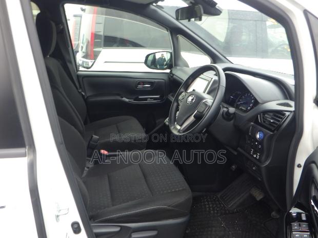 Toyota Voxy 2021 Pearl
