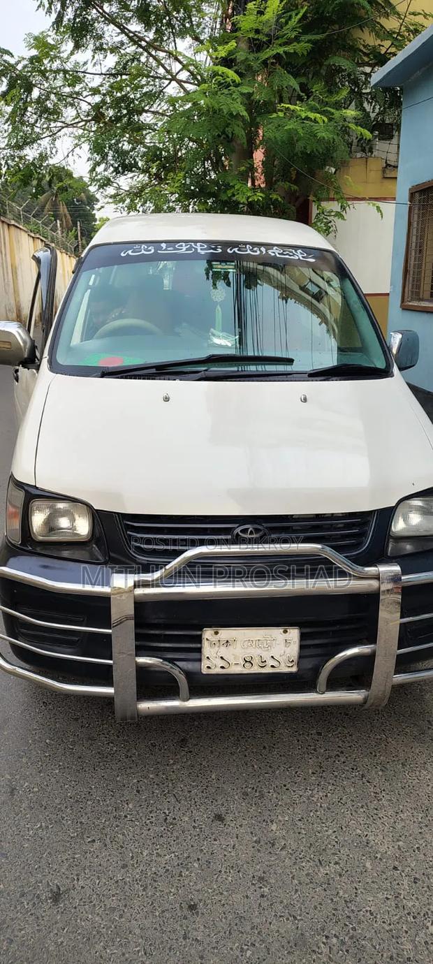 Toyota Noah 2001 White