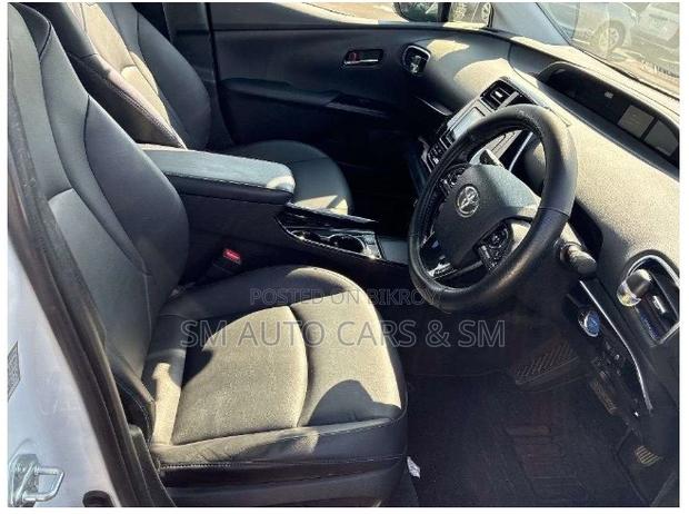 Toyota Prius 2021 Pearl
