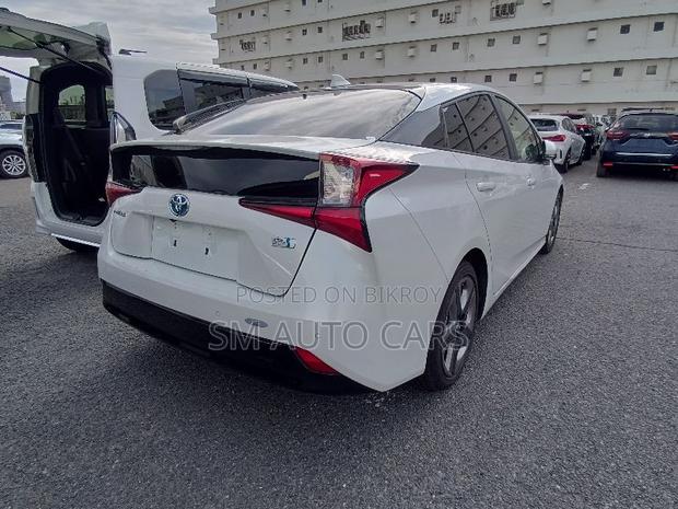 Toyota Prius 2021 Pearl