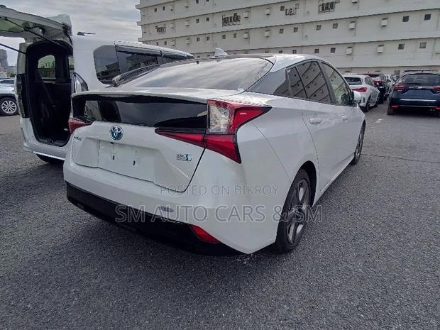 Toyota Prius 2021 Pearl