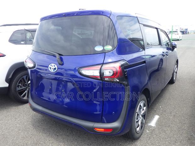 Toyota Sienta 2021 Blue