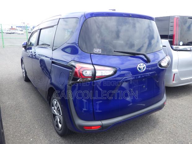 Toyota Sienta 2021 Blue