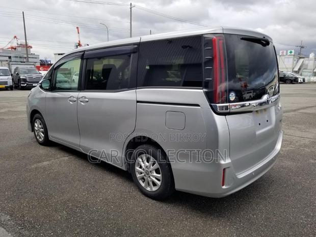 Toyota Noah 2021 Silver