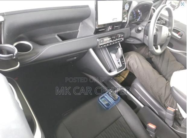 New Toyota Noah 2022 Pearl