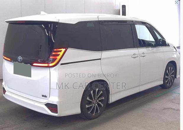 New Toyota Noah 2022 Pearl