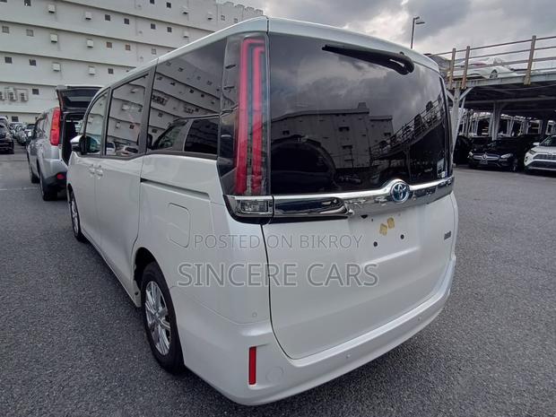 Toyota Noah 2021 Pearl