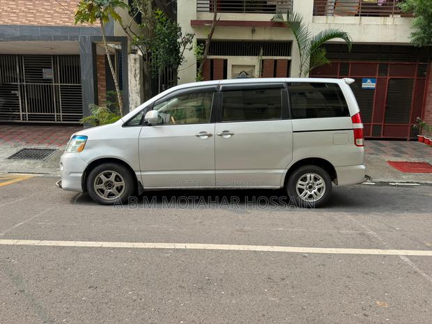 Toyota Noah 2.0 AWD (8 Seater) 2004 Silver